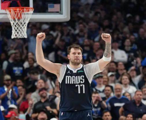 j9九游会-会防守的东契奇更可怕！攻防一体扎心快艇卡椒